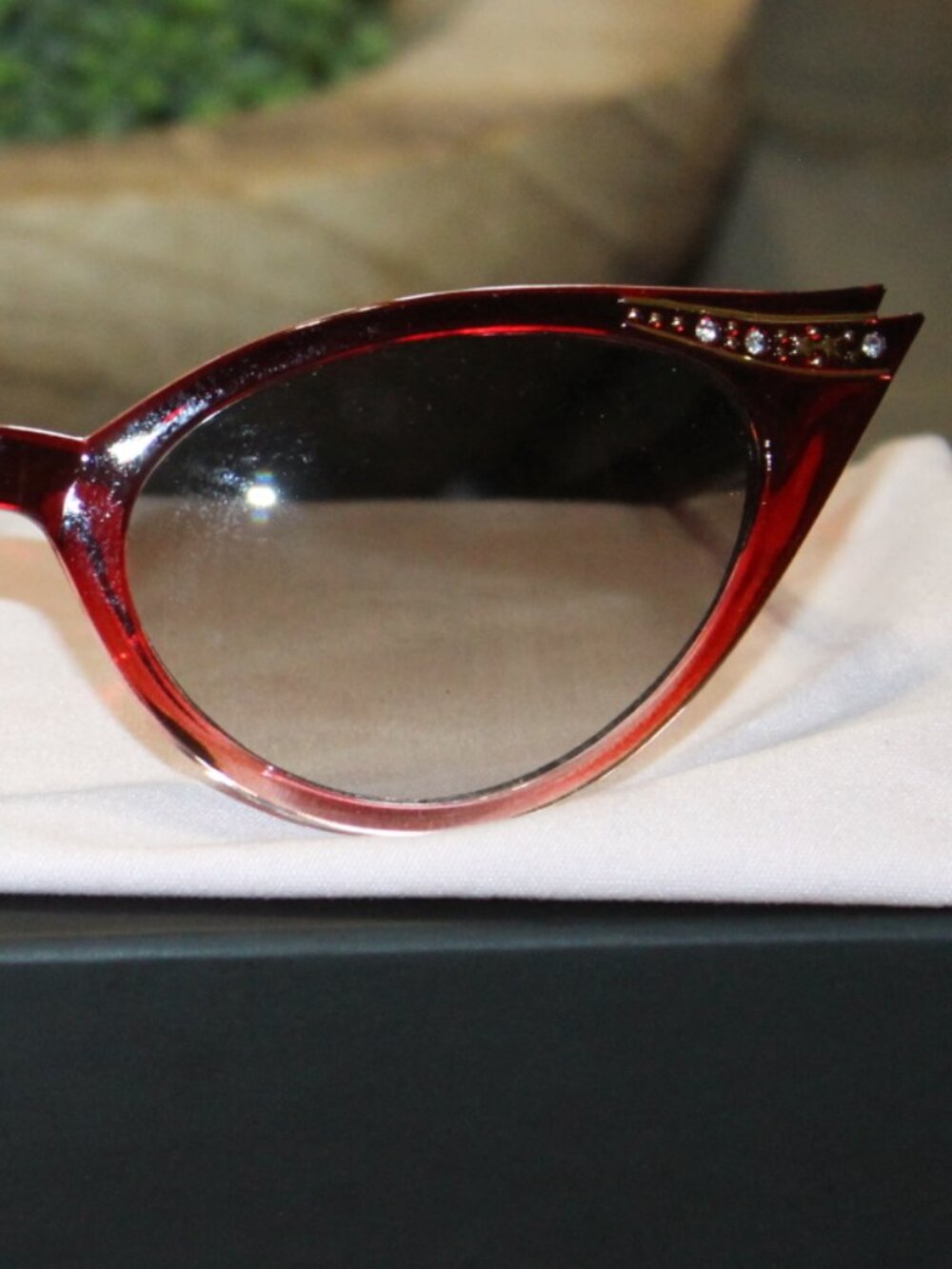 NWOT Women's vintage cat eye sunglasses FUN! - Picture 2 of 4